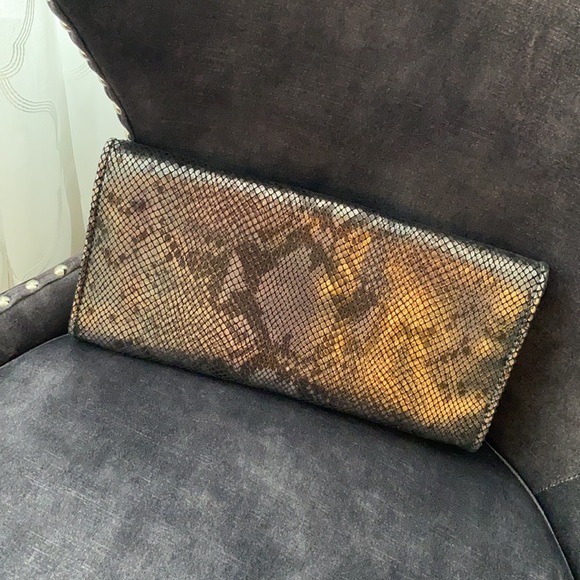 Faux snake skin clutch - Picture 4 of 4